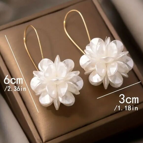 3D Floral Earrings White Big Flowers Gold Plated Dangle Earrings - Picture 3 of 9